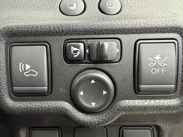 日産 ノート e－パワー X 愛知県 2016(平28)年 6.7万km ブリリアントシルバー 純正ナビ（TV・Bluetooth・ラジオ）/全方位カメラ/デジタルインナーミラー/コーナーセンサー/衝突軽減ブレーキ/横滑り防止装置/LEDオートライト/純正フロアマット/純正アルミホイール/プッシュスタート/オートエアコン