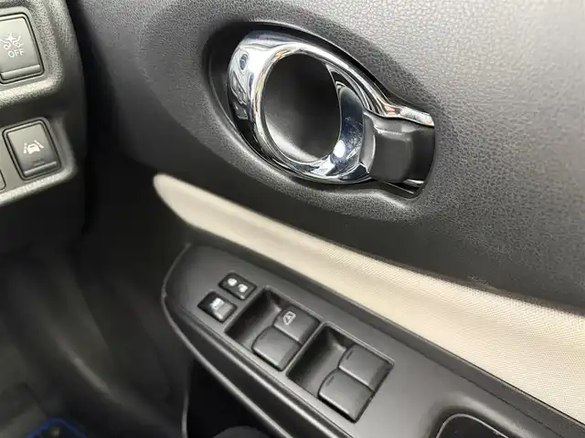 日産 ノート e－パワー X 愛知県 2016(平28)年 6.7万km ブリリアントシルバー 純正ナビ（TV・Bluetooth・ラジオ）/全方位カメラ/デジタルインナーミラー/コーナーセンサー/衝突軽減ブレーキ/横滑り防止装置/LEDオートライト/純正フロアマット/純正アルミホイール/プッシュスタート/オートエアコン