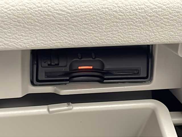 日産 セレナ G 千葉県 2016(平28)年 6.9万km アズライトブルー 純正９インチナビ/ＣＤ／ＤＶＤ／ブルーレイ/クルーズコントロール/車線逸脱警報/エマージェンシー/両側パワスラ/純正フリップダウンモニター/ビルトインＥＴＣ/オートライト/フォグランプ/ＬＥＤライト/後席ＵＳＢ端子/ロールサンシェード/シートバックテーブル/フロアマット/ドアバイザー