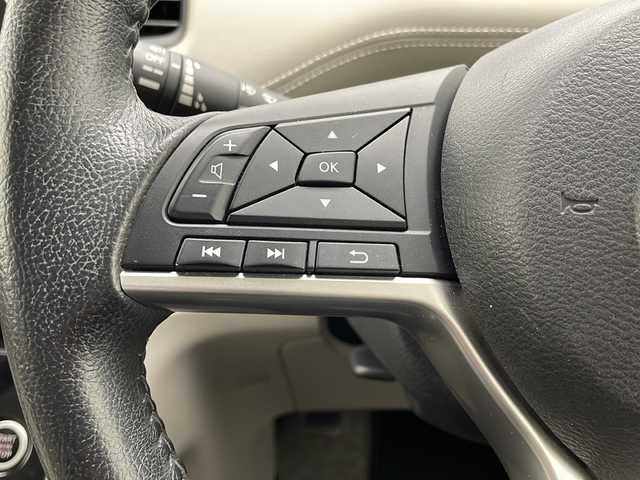 日産 セレナ G 千葉県 2016(平28)年 6.9万km アズライトブルー 純正９インチナビ/ＣＤ／ＤＶＤ／ブルーレイ/クルーズコントロール/車線逸脱警報/エマージェンシー/両側パワスラ/純正フリップダウンモニター/ビルトインＥＴＣ/オートライト/フォグランプ/ＬＥＤライト/後席ＵＳＢ端子/ロールサンシェード/シートバックテーブル/フロアマット/ドアバイザー