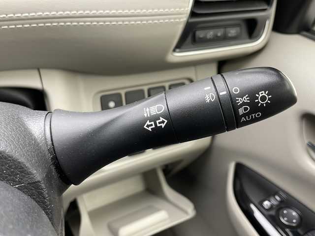 日産 セレナ G 千葉県 2016(平28)年 6.9万km アズライトブルー 純正９インチナビ/ＣＤ／ＤＶＤ／ブルーレイ/クルーズコントロール/車線逸脱警報/エマージェンシー/両側パワスラ/純正フリップダウンモニター/ビルトインＥＴＣ/オートライト/フォグランプ/ＬＥＤライト/後席ＵＳＢ端子/ロールサンシェード/シートバックテーブル/フロアマット/ドアバイザー