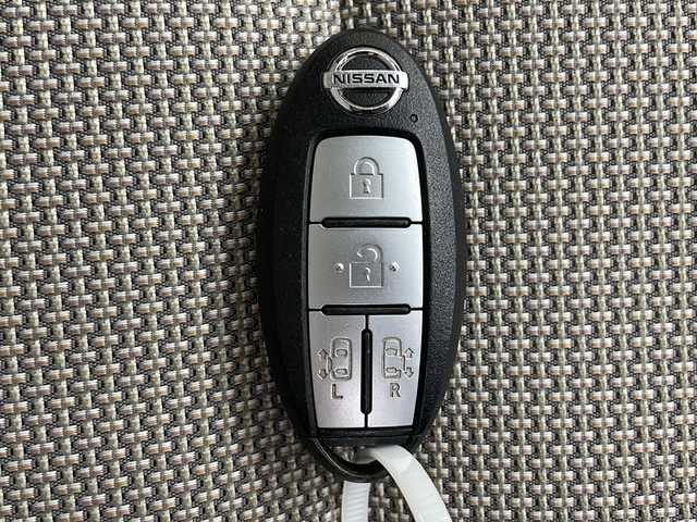 日産 セレナ G 千葉県 2016(平28)年 6.9万km アズライトブルー 純正９インチナビ/ＣＤ／ＤＶＤ／ブルーレイ/クルーズコントロール/車線逸脱警報/エマージェンシー/両側パワスラ/純正フリップダウンモニター/ビルトインＥＴＣ/オートライト/フォグランプ/ＬＥＤライト/後席ＵＳＢ端子/ロールサンシェード/シートバックテーブル/フロアマット/ドアバイザー