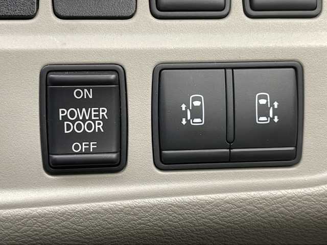 日産 セレナ G 千葉県 2016(平28)年 6.9万km アズライトブルー 純正９インチナビ/ＣＤ／ＤＶＤ／ブルーレイ/クルーズコントロール/車線逸脱警報/エマージェンシー/両側パワスラ/純正フリップダウンモニター/ビルトインＥＴＣ/オートライト/フォグランプ/ＬＥＤライト/後席ＵＳＢ端子/ロールサンシェード/シートバックテーブル/フロアマット/ドアバイザー