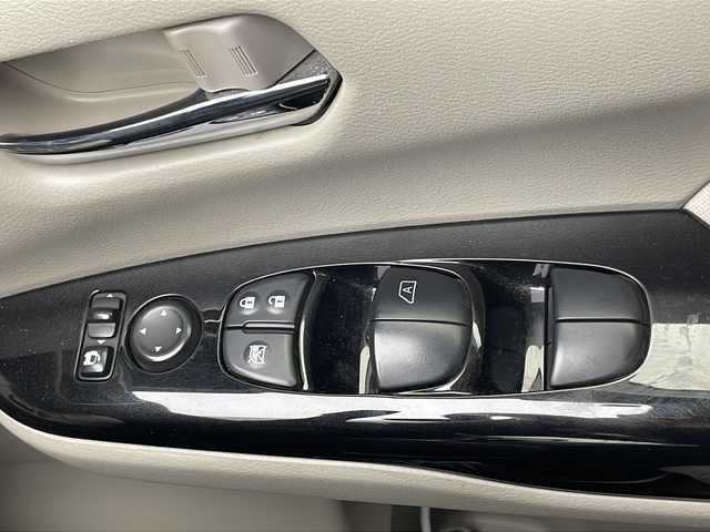 日産 セレナ G 千葉県 2016(平28)年 6.9万km アズライトブルー 純正９インチナビ/ＣＤ／ＤＶＤ／ブルーレイ/クルーズコントロール/車線逸脱警報/エマージェンシー/両側パワスラ/純正フリップダウンモニター/ビルトインＥＴＣ/オートライト/フォグランプ/ＬＥＤライト/後席ＵＳＢ端子/ロールサンシェード/シートバックテーブル/フロアマット/ドアバイザー