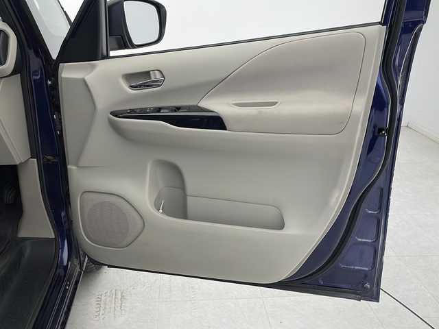 日産 セレナ G 千葉県 2016(平28)年 6.9万km アズライトブルー 純正９インチナビ/ＣＤ／ＤＶＤ／ブルーレイ/クルーズコントロール/車線逸脱警報/エマージェンシー/両側パワスラ/純正フリップダウンモニター/ビルトインＥＴＣ/オートライト/フォグランプ/ＬＥＤライト/後席ＵＳＢ端子/ロールサンシェード/シートバックテーブル/フロアマット/ドアバイザー