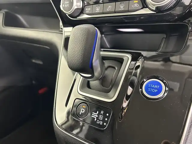 日産 セレナ e－パワー ハイウェイスター V 佐賀県 2020(令2)年 3.8万km ブリリアントホワイトパール ワンオーナー/純正10インチナビ/フルセグTV/CD/DVD/Bluetooth/全方位カメラ/衝突被害軽減システム/ブラインドスポットモニター/クルーズコントロール/クリアランスソナー/オートライト/オートマチックハイビーム/LEDヘッドライト/LEDフォグライト/純正前方ドライブレコーダー/駐車支援システム/ロードサインアシスト/両側パワースライドドア/ハンズフリースライドドア/シートバックテーブル/後席サンシェード/運転席・助手席シートヒーター/ISOFIX対応/ステアリングヒーター/純正フロントスポイラー/純正15インチアルミホイール/純正フロアマット/ドアバイザー/スマートキー