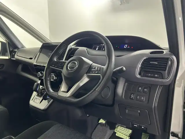 日産 セレナ e－パワー ハイウェイスター V 佐賀県 2020(令2)年 3.8万km ブリリアントホワイトパール ワンオーナー/純正10インチナビ/フルセグTV/CD/DVD/Bluetooth/全方位カメラ/衝突被害軽減システム/ブラインドスポットモニター/クルーズコントロール/クリアランスソナー/オートライト/オートマチックハイビーム/LEDヘッドライト/LEDフォグライト/純正前方ドライブレコーダー/駐車支援システム/ロードサインアシスト/両側パワースライドドア/ハンズフリースライドドア/シートバックテーブル/後席サンシェード/運転席・助手席シートヒーター/ISOFIX対応/ステアリングヒーター/純正フロントスポイラー/純正15インチアルミホイール/純正フロアマット/ドアバイザー/スマートキー