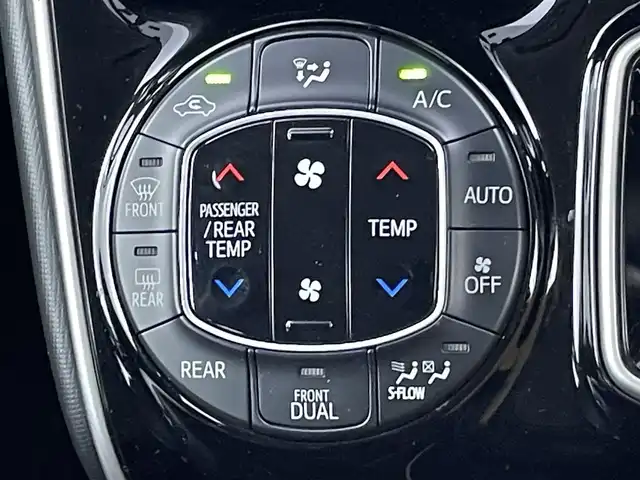 トヨタ エスクァイア ハイブリッド Gi 千葉県 2014(平26)年 6.6万km スパークリングブラックパールクリスタルシャイン 両側電動ドア/クルーズコントロール/社外9インチメモリナビ/・型番：CN-F1D/・CD/DVD/Blu-ray/Bluetooth/フルセグTV/・バックカメラ/・ビルトインETC/革巻きステアリング/・ステアリングスイッチ/レザーシート/・DNシートヒーター/左右独立エアコン/置くだけ充電/純正フロアマット/純正15インチAW/オートライト/・LEDヘッドライト/・フォグランプ