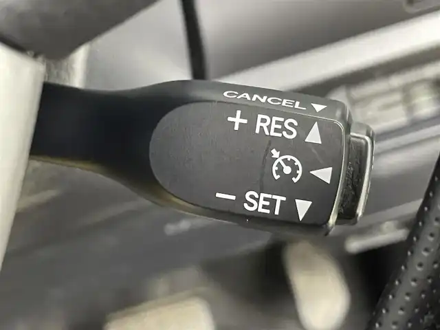 トヨタ エスクァイア ハイブリッド Gi 千葉県 2014(平26)年 6.6万km スパークリングブラックパールクリスタルシャイン 両側電動ドア/クルーズコントロール/社外9インチメモリナビ/・型番：CN-F1D/・CD/DVD/Blu-ray/Bluetooth/フルセグTV/・バックカメラ/・ビルトインETC/革巻きステアリング/・ステアリングスイッチ/レザーシート/・DNシートヒーター/左右独立エアコン/置くだけ充電/純正フロアマット/純正15インチAW/オートライト/・LEDヘッドライト/・フォグランプ