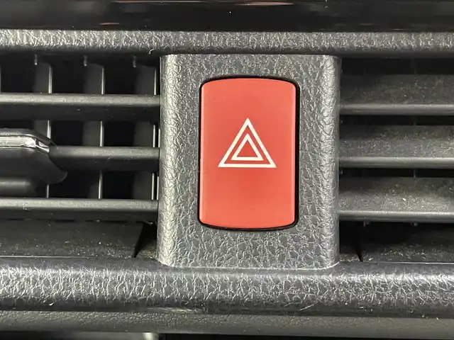 トヨタ エスクァイア ハイブリッド Gi 千葉県 2014(平26)年 6.6万km スパークリングブラックパールクリスタルシャイン 両側電動ドア/クルーズコントロール/社外9インチメモリナビ/・型番：CN-F1D/・CD/DVD/Blu-ray/Bluetooth/フルセグTV/・バックカメラ/・ビルトインETC/革巻きステアリング/・ステアリングスイッチ/レザーシート/・DNシートヒーター/左右独立エアコン/置くだけ充電/純正フロアマット/純正15インチAW/オートライト/・LEDヘッドライト/・フォグランプ