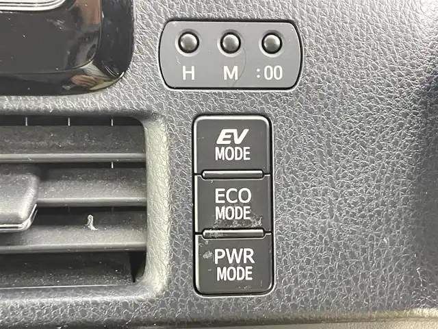 トヨタ エスクァイア ハイブリッド Gi 千葉県 2014(平26)年 6.6万km スパークリングブラックパールクリスタルシャイン 両側電動ドア/クルーズコントロール/社外9インチメモリナビ/・型番：CN-F1D/・CD/DVD/Blu-ray/Bluetooth/フルセグTV/・バックカメラ/・ビルトインETC/革巻きステアリング/・ステアリングスイッチ/レザーシート/・DNシートヒーター/左右独立エアコン/置くだけ充電/純正フロアマット/純正15インチAW/オートライト/・LEDヘッドライト/・フォグランプ