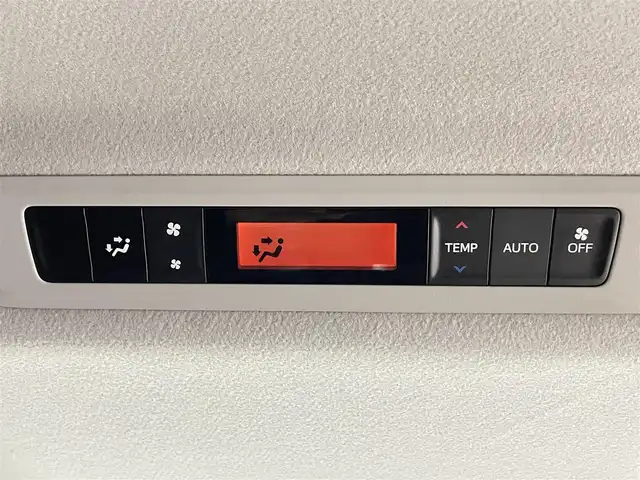 トヨタ エスクァイア ハイブリッド Gi 千葉県 2014(平26)年 6.6万km スパークリングブラックパールクリスタルシャイン 両側電動ドア/クルーズコントロール/社外9インチメモリナビ/・型番：CN-F1D/・CD/DVD/Blu-ray/Bluetooth/フルセグTV/・バックカメラ/・ビルトインETC/革巻きステアリング/・ステアリングスイッチ/レザーシート/・DNシートヒーター/左右独立エアコン/置くだけ充電/純正フロアマット/純正15インチAW/オートライト/・LEDヘッドライト/・フォグランプ