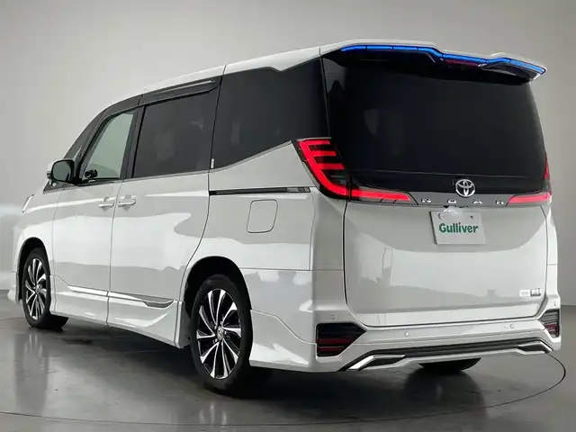 トヨタ ノア ハイブリッド S－Z 愛知県 2023(令5)年 1.2万km ホワイトパールクリスタルシャイン 純正１０．５型ナビ　モデリスタ　快適利便Ｈｉｇｈ　禁煙　バックカメラ　ＤＶＤ　前後ドラレコ　ＡＣ１００Ｖ　ＥＴＣ２．０　シートヒーター　衝突軽減　追従クルコン　ＢＳＭ　ＬＥＤライト　アドバンスドドライブ　モデリスタシグネチャーイルミ　パワーバックドア　オットマン　ハーフレザー　USBポート