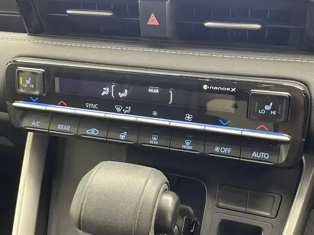 トヨタ ノア ハイブリッド S－Z 愛知県 2023(令5)年 1.2万km ホワイトパールクリスタルシャイン 純正１０．５型ナビ　モデリスタ　快適利便Ｈｉｇｈ　禁煙　バックカメラ　ＤＶＤ　前後ドラレコ　ＡＣ１００Ｖ　ＥＴＣ２．０　シートヒーター　衝突軽減　追従クルコン　ＢＳＭ　ＬＥＤライト　アドバンスドドライブ　モデリスタシグネチャーイルミ　パワーバックドア　オットマン　ハーフレザー　USBポート