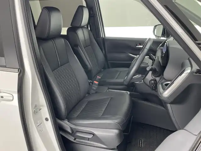 トヨタ ノア ハイブリッド S－Z 愛知県 2023(令5)年 1.2万km ホワイトパールクリスタルシャイン 純正１０．５型ナビ　モデリスタ　快適利便Ｈｉｇｈ　禁煙　バックカメラ　ＤＶＤ　前後ドラレコ　ＡＣ１００Ｖ　ＥＴＣ２．０　シートヒーター　衝突軽減　追従クルコン　ＢＳＭ　ＬＥＤライト　アドバンスドドライブ　モデリスタシグネチャーイルミ　パワーバックドア　オットマン　ハーフレザー　USBポート