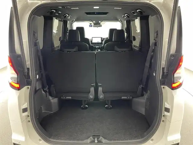 トヨタ ノア ハイブリッド S－Z 愛知県 2023(令5)年 1.2万km ホワイトパールクリスタルシャイン 純正１０．５型ナビ　モデリスタ　快適利便Ｈｉｇｈ　禁煙　バックカメラ　ＤＶＤ　前後ドラレコ　ＡＣ１００Ｖ　ＥＴＣ２．０　シートヒーター　衝突軽減　追従クルコン　ＢＳＭ　ＬＥＤライト　アドバンスドドライブ　モデリスタシグネチャーイルミ　パワーバックドア　オットマン　ハーフレザー　USBポート