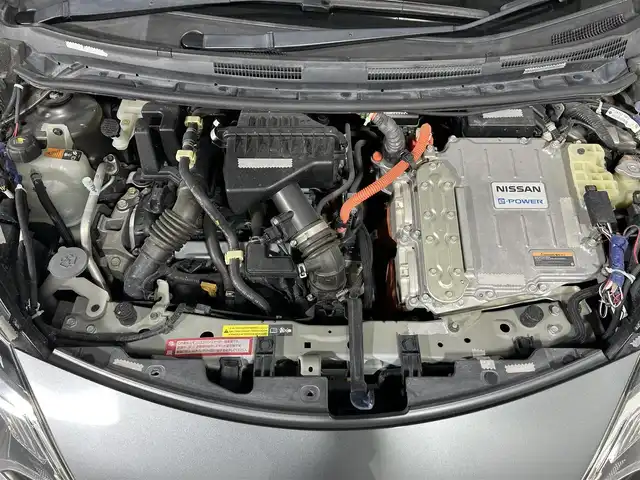 日産 ノート e－パワー メダリスト 佐賀県 2018(平30)年 6.1万km ダークメタルグレー 純正7インチナビ/フルセグTV/DVD/CD/Bluetooth/全方位カメラ/衝突被害軽減システム/レーダークルーズコントロール/レーンアシスト/オートライト/オートマチックハイビーム/LEDヘッドライト/LEDフォグライト/横滑り防止装置/デジタルインナールームミラー/前後ドライブレコーダー/ETC/クリアランスソナー/ハーフレザーシート/ISOFIX対応/純正フロアマット/純正15インチアルミホイール/スマートキー/プッシュスタート/電動格納ミラー