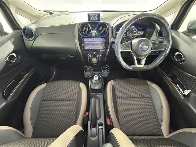 日産 ノート e－パワー メダリスト 佐賀県 2018(平30)年 6.1万km ダークメタルグレー 純正7インチナビ/フルセグTV/DVD/CD/Bluetooth/全方位カメラ/衝突被害軽減システム/レーダークルーズコントロール/レーンアシスト/オートライト/オートマチックハイビーム/LEDヘッドライト/LEDフォグライト/横滑り防止装置/デジタルインナールームミラー/前後ドライブレコーダー/ETC/クリアランスソナー/ハーフレザーシート/ISOFIX対応/純正フロアマット/純正15インチアルミホイール/スマートキー/プッシュスタート/電動格納ミラー
