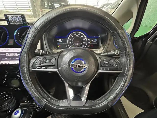 日産 ノート e－パワー メダリスト 佐賀県 2018(平30)年 6.1万km ダークメタルグレー 純正7インチナビ/フルセグTV/DVD/CD/Bluetooth/全方位カメラ/衝突被害軽減システム/レーダークルーズコントロール/レーンアシスト/オートライト/オートマチックハイビーム/LEDヘッドライト/LEDフォグライト/横滑り防止装置/デジタルインナールームミラー/前後ドライブレコーダー/ETC/クリアランスソナー/ハーフレザーシート/ISOFIX対応/純正フロアマット/純正15インチアルミホイール/スマートキー/プッシュスタート/電動格納ミラー