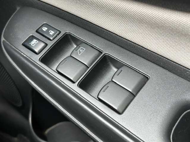 日産 ノート e－パワー X 栃木県 2017(平29)年 3.2万km ブリリアントシルバー エマージェンシーブレーキ/純正メモリナビ/フルセグTV/DVD/Bluetooth/USB/MSV/アラウンドビューモニター/ETC/ドライブレコーダー/インテリジェントルームミラー/スマートキー/プッシュEgスタート/スペアキー/LEDヘッドライト/オートライト/ステアリングリモコン/純正フロアマット/保証書/取説