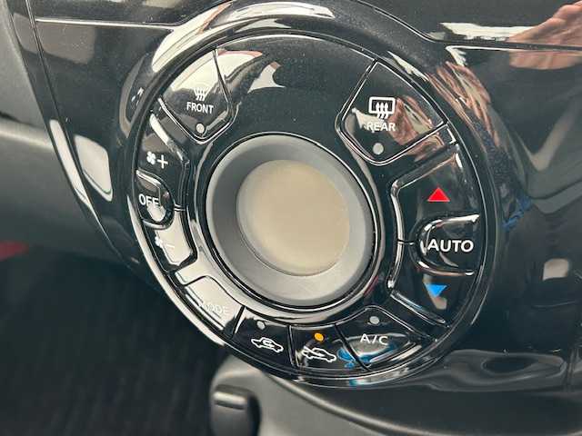 日産 ノート e－パワー X 栃木県 2017(平29)年 3.2万km ブリリアントシルバー エマージェンシーブレーキ/純正メモリナビ/フルセグTV/DVD/Bluetooth/USB/MSV/アラウンドビューモニター/ETC/ドライブレコーダー/インテリジェントルームミラー/スマートキー/プッシュEgスタート/スペアキー/LEDヘッドライト/オートライト/ステアリングリモコン/純正フロアマット/保証書/取説