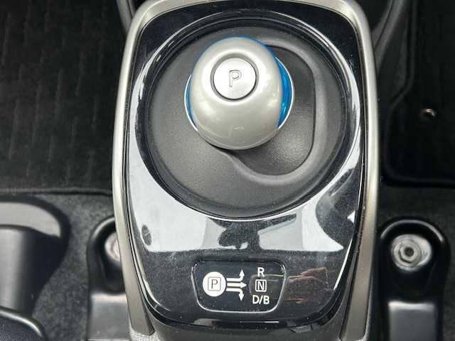 日産 ノート e－パワー X 栃木県 2017(平29)年 3.2万km ブリリアントシルバー エマージェンシーブレーキ/純正メモリナビ/フルセグTV/DVD/Bluetooth/USB/MSV/アラウンドビューモニター/ETC/ドライブレコーダー/インテリジェントルームミラー/スマートキー/プッシュEgスタート/スペアキー/LEDヘッドライト/オートライト/ステアリングリモコン/純正フロアマット/保証書/取説