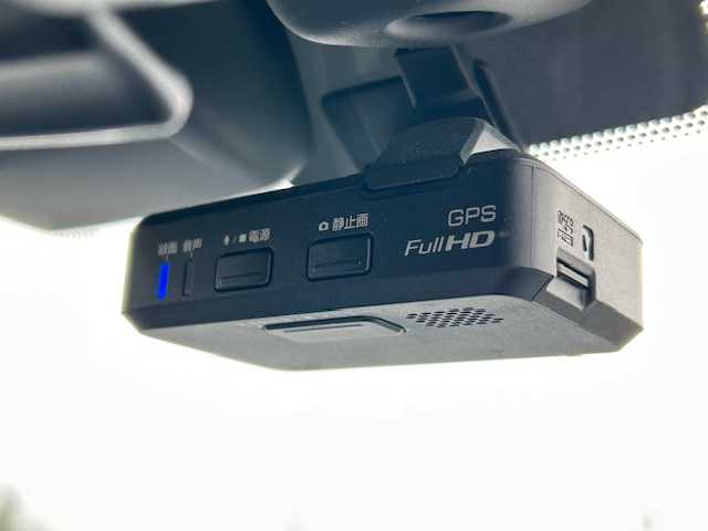 日産 ノート e－パワー X 栃木県 2017(平29)年 3.2万km ブリリアントシルバー エマージェンシーブレーキ/純正メモリナビ/フルセグTV/DVD/Bluetooth/USB/MSV/アラウンドビューモニター/ETC/ドライブレコーダー/インテリジェントルームミラー/スマートキー/プッシュEgスタート/スペアキー/LEDヘッドライト/オートライト/ステアリングリモコン/純正フロアマット/保証書/取説