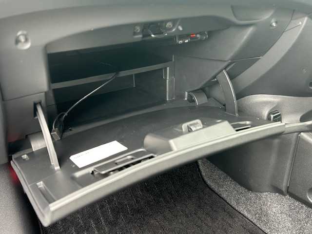 日産 ノート e－パワー X 栃木県 2017(平29)年 3.2万km ブリリアントシルバー エマージェンシーブレーキ/純正メモリナビ/フルセグTV/DVD/Bluetooth/USB/MSV/アラウンドビューモニター/ETC/ドライブレコーダー/インテリジェントルームミラー/スマートキー/プッシュEgスタート/スペアキー/LEDヘッドライト/オートライト/ステアリングリモコン/純正フロアマット/保証書/取説