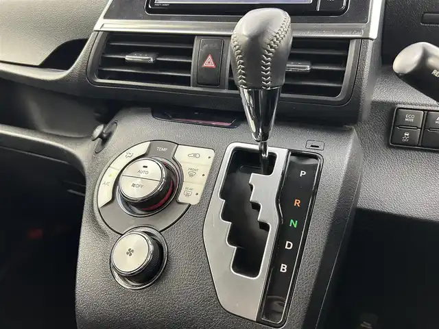 トヨタ シエンタ ハイブリッド ファンベースG グランパー 千葉県 2020(令2)年 8万km グレイッシュブルー 禁煙車/トヨタセーフティセンス/・レーンディパーチャーアラート/・クルーズコントロール/両側電動ドア/フリップダウンモニター/純正メモリナビ/・型番：NSZT-W68T/・CD/DVD/Bluetooth/フルセグTV/・バックカメラ/・ビルトインETC2.0/革巻きステアリング/・ステアリングスイッチ/社外フロアマット/純正ホイールキャップ/オートマチックハイビーム/・LEDヘッドライト