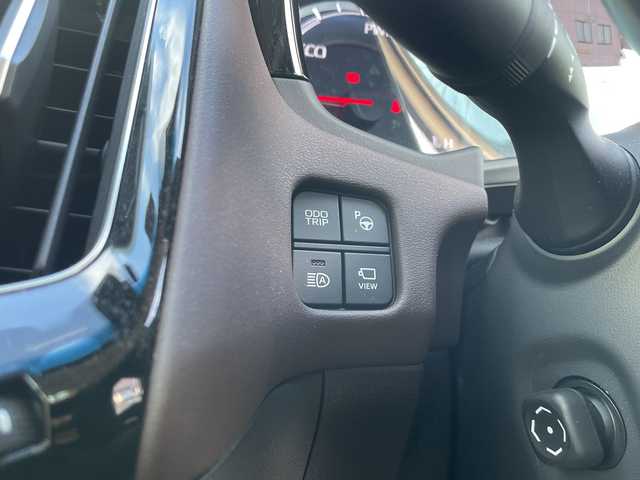 トヨタ クラウン ハイブリッド S Cパッケージ 千葉県 2019(平31)年 1.6万km プレシャスシルバー ナビ　全方位カメラ　ヘッドアップディスプレイ　ＢＳＭ　パドルシフト　レーダークルーズ　フルセグＴＶ　ステアヒーター　シートヒーター　パワーシート　２．０ＥＴＣ　ドラレコ　セーフティセンス　１７ＡＷ/純正メーカーナビ/ヘッドアップディスプレイ/全方位カメラ/ブラインドスポットモニター/パドルシフト/ステアリングヒーター/ステアリングスイッチ/シートヒーター/オートクルーズコントロール/パワーシート/ＥＴＣ２．０/純正ドライブレコーダー（DRT-H68A）/純正マット/前後コーナーセンサー/純正AW/ドアバイザー