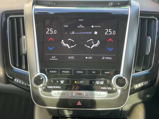 トヨタ クラウン ハイブリッド S Cパッケージ 千葉県 2019(平31)年 1.6万km プレシャスシルバー ナビ　全方位カメラ　ヘッドアップディスプレイ　ＢＳＭ　パドルシフト　レーダークルーズ　フルセグＴＶ　ステアヒーター　シートヒーター　パワーシート　２．０ＥＴＣ　ドラレコ　セーフティセンス　１７ＡＷ/純正メーカーナビ/ヘッドアップディスプレイ/全方位カメラ/ブラインドスポットモニター/パドルシフト/ステアリングヒーター/ステアリングスイッチ/シートヒーター/オートクルーズコントロール/パワーシート/ＥＴＣ２．０/純正ドライブレコーダー（DRT-H68A）/純正マット/前後コーナーセンサー/純正AW/ドアバイザー