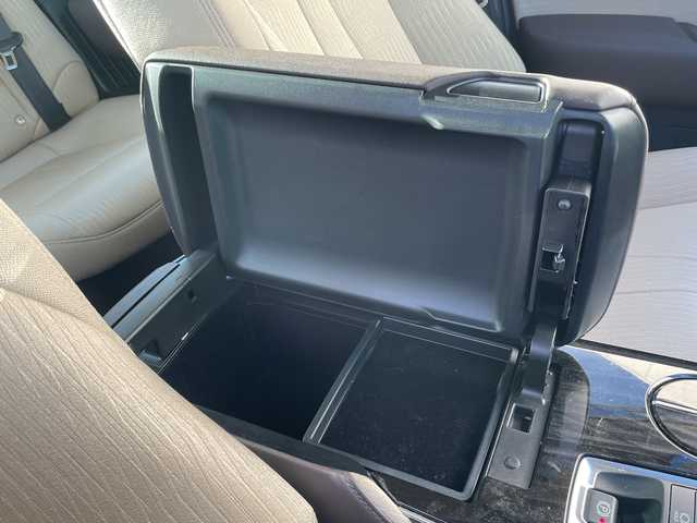 トヨタ クラウン ハイブリッド S Cパッケージ 千葉県 2019(平31)年 1.6万km プレシャスシルバー ナビ　全方位カメラ　ヘッドアップディスプレイ　ＢＳＭ　パドルシフト　レーダークルーズ　フルセグＴＶ　ステアヒーター　シートヒーター　パワーシート　２．０ＥＴＣ　ドラレコ　セーフティセンス　１７ＡＷ/純正メーカーナビ/ヘッドアップディスプレイ/全方位カメラ/ブラインドスポットモニター/パドルシフト/ステアリングヒーター/ステアリングスイッチ/シートヒーター/オートクルーズコントロール/パワーシート/ＥＴＣ２．０/純正ドライブレコーダー（DRT-H68A）/純正マット/前後コーナーセンサー/純正AW/ドアバイザー