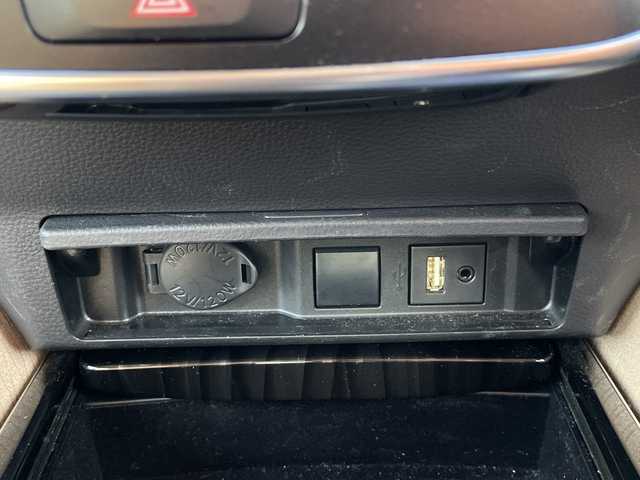 トヨタ クラウン ハイブリッド S Cパッケージ 千葉県 2019(平31)年 1.6万km プレシャスシルバー ナビ　全方位カメラ　ヘッドアップディスプレイ　ＢＳＭ　パドルシフト　レーダークルーズ　フルセグＴＶ　ステアヒーター　シートヒーター　パワーシート　２．０ＥＴＣ　ドラレコ　セーフティセンス　１７ＡＷ/純正メーカーナビ/ヘッドアップディスプレイ/全方位カメラ/ブラインドスポットモニター/パドルシフト/ステアリングヒーター/ステアリングスイッチ/シートヒーター/オートクルーズコントロール/パワーシート/ＥＴＣ２．０/純正ドライブレコーダー（DRT-H68A）/純正マット/前後コーナーセンサー/純正AW/ドアバイザー