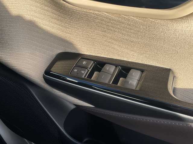 トヨタ クラウン ハイブリッド S Cパッケージ 千葉県 2019(平31)年 1.6万km プレシャスシルバー ナビ　全方位カメラ　ヘッドアップディスプレイ　ＢＳＭ　パドルシフト　レーダークルーズ　フルセグＴＶ　ステアヒーター　シートヒーター　パワーシート　２．０ＥＴＣ　ドラレコ　セーフティセンス　１７ＡＷ/純正メーカーナビ/ヘッドアップディスプレイ/全方位カメラ/ブラインドスポットモニター/パドルシフト/ステアリングヒーター/ステアリングスイッチ/シートヒーター/オートクルーズコントロール/パワーシート/ＥＴＣ２．０/純正ドライブレコーダー（DRT-H68A）/純正マット/前後コーナーセンサー/純正AW/ドアバイザー