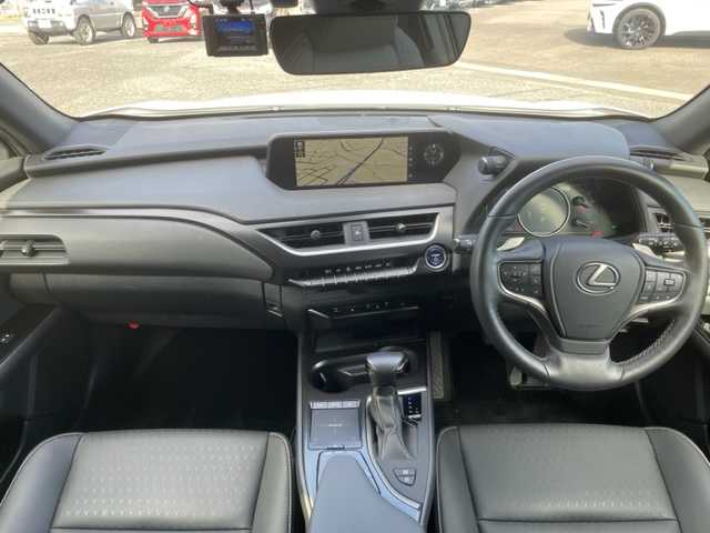 レクサス ＵＸ 250h バージョンC 茨城県 2021(令3)年 1.6万km ソニッククォーツ ワンオーナー/純正ナビ　/-BT/TV/AM/FM/衝突軽減システム　/本革シート　/全方位カメラ　/コーナーセンサー　/ＥＴＣ２．０　/ブラインドスポットモニター　/電動リアゲート　/ＬＥＤヘッドライト　/レーダークルーズコントロール　/ドライブレコーダー前後/D席N席メモリー付きパワーシート/D席N席シートヒーター/ステアリングヒーター/電動格納ミラー/プッシュスタート/置くだけ充電器/純正17インチアルミホイール