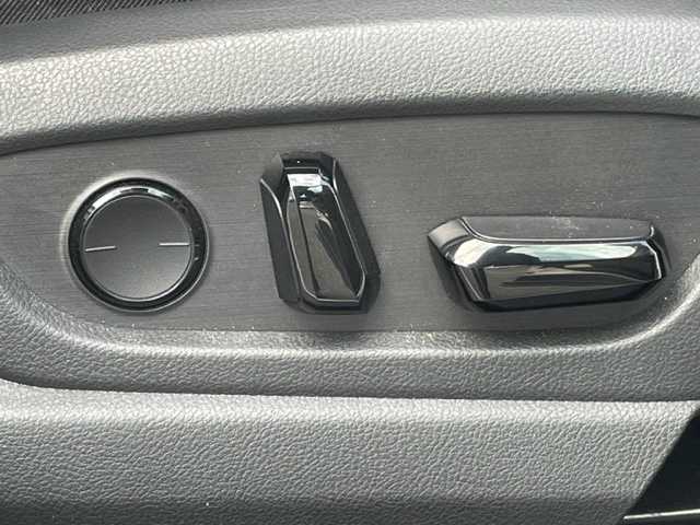 レクサス ＵＸ 250h バージョンC 茨城県 2021(令3)年 1.6万km ソニッククォーツ ワンオーナー/純正ナビ　/-BT/TV/AM/FM/衝突軽減システム　/本革シート　/全方位カメラ　/コーナーセンサー　/ＥＴＣ２．０　/ブラインドスポットモニター　/電動リアゲート　/ＬＥＤヘッドライト　/レーダークルーズコントロール　/ドライブレコーダー前後/D席N席メモリー付きパワーシート/D席N席シートヒーター/ステアリングヒーター/電動格納ミラー/プッシュスタート/置くだけ充電器/純正17インチアルミホイール