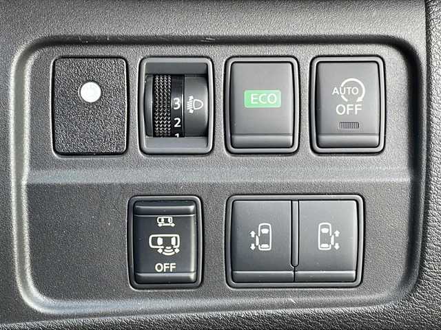 日産 セレナ ハイウェイスター 長野県 2017(平29)年 3.6万km ブリリアントホワイトパール 禁煙車/純正9インチナビ/【MM516D-L】/(CD/DVD/BD/フルセグTV/Bluetooth)/・インテリジェントエマージェンシーブレーキ/・標識検知機能/・車線逸脱警報/・フロント・バックソナー/・ふらつき警報/インテリジェントアラウンドビューモニター/純正フリップダウンモニター/ビルトインETC/ハンズフリー両側電動スライドドア/ドライブレコーダー/革巻きステアリング/クルーズコントロール/ステアリングスイッチ/レザー調シートカバー/オートライト/スマートキー/Pスタート/電動格納ミラー/純正16インチAW/純正フロアマット/ドアバイザー