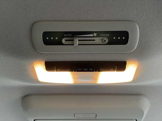 日産 セレナ ハイウェイスター 長野県 2017(平29)年 3.6万km ブリリアントホワイトパール 禁煙車/純正9インチナビ/【MM516D-L】/(CD/DVD/BD/フルセグTV/Bluetooth)/・インテリジェントエマージェンシーブレーキ/・標識検知機能/・車線逸脱警報/・フロント・バックソナー/・ふらつき警報/インテリジェントアラウンドビューモニター/純正フリップダウンモニター/ビルトインETC/ハンズフリー両側電動スライドドア/ドライブレコーダー/革巻きステアリング/クルーズコントロール/ステアリングスイッチ/レザー調シートカバー/オートライト/スマートキー/Pスタート/電動格納ミラー/純正16インチAW/純正フロアマット/ドアバイザー