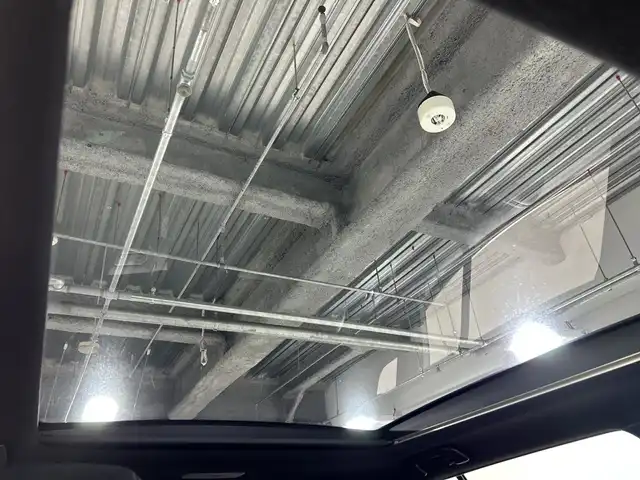 トヨタ カローラ クロス ハイブリッド Z 神奈川県 2025(令7)年 1.5万km セメントグレーメタリック トヨタセーフティセンス/純正メーカーディスプレイオーディオ/・BT/フルセグTV/MiraCast/USB/パノラミックビューモニター/パノラマルーフ/ハーフレザーシート/パワーシート(D)/シートヒーター(D/N)/パーキングアシスト/ブラインドスポットモニター/パワーバックドア/ビルトインETC2.0/ヘッドライトレベライザー/革巻きステアリング/ステアリングスイッチ/Autoライト/LEDヘッドライト/フォグランプ/スマートキー/プッシュスタートボタン/ECO/POWERモード/EVモード/ルーフレール/電動格納ミラー/ウィンカーミラー/純正18インチアルミホイール/フロアマット