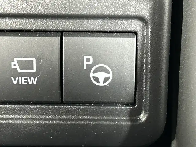 トヨタ カローラ クロス ハイブリッド Z 神奈川県 2025(令7)年 1.5万km セメントグレーメタリック トヨタセーフティセンス/純正メーカーディスプレイオーディオ/・BT/フルセグTV/MiraCast/USB/パノラミックビューモニター/パノラマルーフ/ハーフレザーシート/パワーシート(D)/シートヒーター(D/N)/パーキングアシスト/ブラインドスポットモニター/パワーバックドア/ビルトインETC2.0/ヘッドライトレベライザー/革巻きステアリング/ステアリングスイッチ/Autoライト/LEDヘッドライト/フォグランプ/スマートキー/プッシュスタートボタン/ECO/POWERモード/EVモード/ルーフレール/電動格納ミラー/ウィンカーミラー/純正18インチアルミホイール/フロアマット