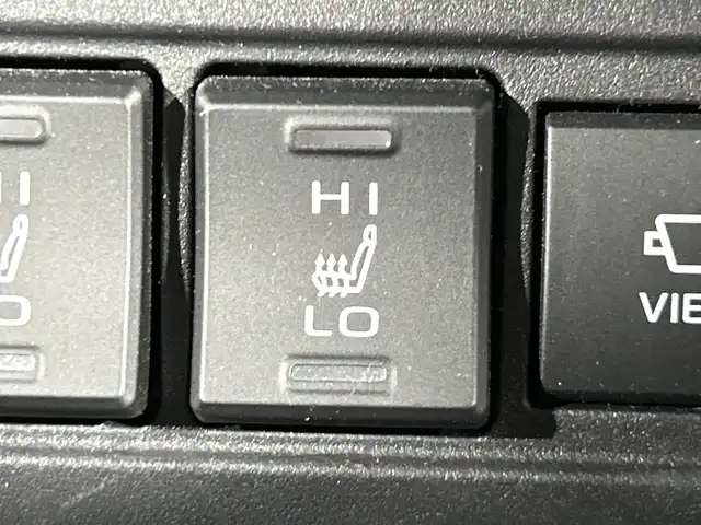 トヨタ カローラ クロス ハイブリッド Z 神奈川県 2025(令7)年 1.5万km セメントグレーメタリック トヨタセーフティセンス/純正メーカーディスプレイオーディオ/・BT/フルセグTV/MiraCast/USB/パノラミックビューモニター/パノラマルーフ/ハーフレザーシート/パワーシート(D)/シートヒーター(D/N)/パーキングアシスト/ブラインドスポットモニター/パワーバックドア/ビルトインETC2.0/ヘッドライトレベライザー/革巻きステアリング/ステアリングスイッチ/Autoライト/LEDヘッドライト/フォグランプ/スマートキー/プッシュスタートボタン/ECO/POWERモード/EVモード/ルーフレール/電動格納ミラー/ウィンカーミラー/純正18インチアルミホイール/フロアマット