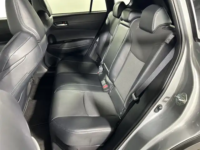 トヨタ カローラ クロス ハイブリッド Z 神奈川県 2025(令7)年 1.5万km セメントグレーメタリック トヨタセーフティセンス/純正メーカーディスプレイオーディオ/・BT/フルセグTV/MiraCast/USB/パノラミックビューモニター/パノラマルーフ/ハーフレザーシート/パワーシート(D)/シートヒーター(D/N)/パーキングアシスト/ブラインドスポットモニター/パワーバックドア/ビルトインETC2.0/ヘッドライトレベライザー/革巻きステアリング/ステアリングスイッチ/Autoライト/LEDヘッドライト/フォグランプ/スマートキー/プッシュスタートボタン/ECO/POWERモード/EVモード/ルーフレール/電動格納ミラー/ウィンカーミラー/純正18インチアルミホイール/フロアマット