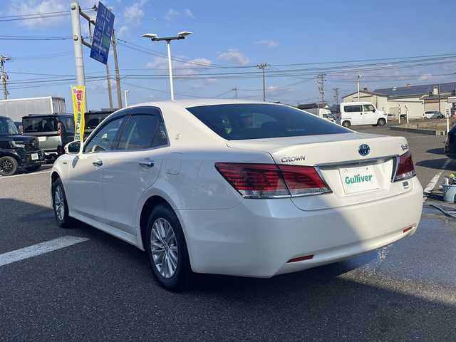 トヨタ クラウン ハイブリッド ロイヤルサルーン Four 新潟県 2016(平28)年 4万km ホワイトパールクリスタルシャイン 純正SDナビ/(Bluetooth/AM/FM/CD/DVD)/フルセグTV/レーダークルーズコントロール/衝突軽減システム/バックカメラ/パワーシート(前席)/シートヒーター(前席)/ステアリングヒーター/4WD/ドライブレコーダー/LEDライト/LEDフォグライト/純正AW付サマータイヤ/純正フロアマット