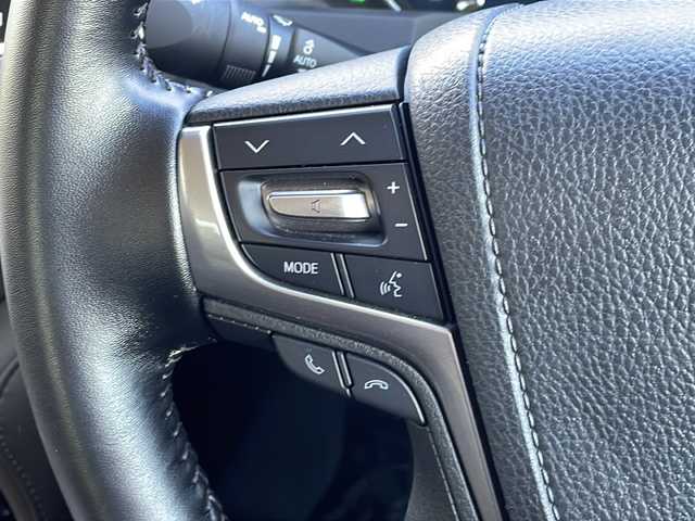 トヨタ クラウン ハイブリッド ロイヤルサルーン Four 新潟県 2016(平28)年 4万km ホワイトパールクリスタルシャイン 純正SDナビ/(Bluetooth/AM/FM/CD/DVD)/フルセグTV/レーダークルーズコントロール/衝突軽減システム/バックカメラ/パワーシート(前席)/シートヒーター(前席)/ステアリングヒーター/4WD/ドライブレコーダー/LEDライト/LEDフォグライト/純正AW付サマータイヤ/純正フロアマット