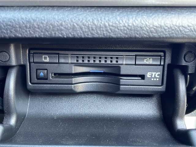 トヨタ クラウン ハイブリッド ロイヤルサルーン Four 新潟県 2016(平28)年 4万km ホワイトパールクリスタルシャイン 純正SDナビ/(Bluetooth/AM/FM/CD/DVD)/フルセグTV/レーダークルーズコントロール/衝突軽減システム/バックカメラ/パワーシート(前席)/シートヒーター(前席)/ステアリングヒーター/4WD/ドライブレコーダー/LEDライト/LEDフォグライト/純正AW付サマータイヤ/純正フロアマット