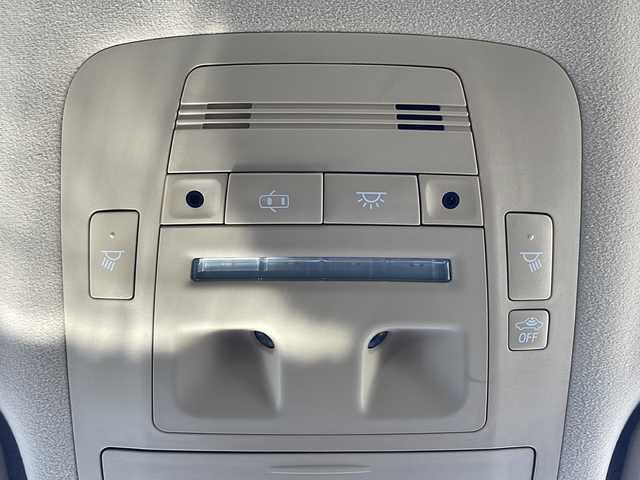 トヨタ クラウン ハイブリッド ロイヤルサルーン Four 新潟県 2016(平28)年 4万km ホワイトパールクリスタルシャイン 純正SDナビ/(Bluetooth/AM/FM/CD/DVD)/フルセグTV/レーダークルーズコントロール/衝突軽減システム/バックカメラ/パワーシート(前席)/シートヒーター(前席)/ステアリングヒーター/4WD/ドライブレコーダー/LEDライト/LEDフォグライト/純正AW付サマータイヤ/純正フロアマット