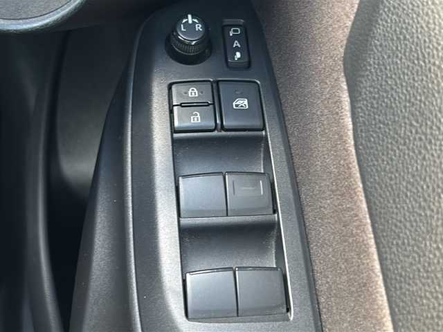 トヨタ ヤリスクロス ハイブリッド Z 三重県 2021(令3)年 4.4万km ブラックマイカ 純正ナビ /全周囲カメラ/ビルトインETC /前席シートヒーター /パワーシート /パワーバックドア /USB給電 /前後ドライブレコーダー/前後コーナーセンサー /スペアキー /ハーフレザーシート /レーダークルーズコントロール /レーンキープアシスト/衝突軽減ブレーキ/革巻きステアリング/ステアリングスイッチ/LEDヘッドライト/オートハイビーム/オートライト/電動格納ミラー/禁煙車