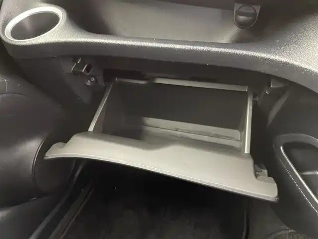 トヨタ シエンタ G クエロ 千葉県 2017(平29)年 2.6万km クールボルドーガラスフレーク 禁煙車/ワンオーナー/トヨタセーフティセンス/・プリクラッシュセーフティ/・レーンディパーチャーアラート/・レーントレーシングアシスト/・オートハイビーム/純正7インチナビ/CD/Bluetooth/ワンセグ/AM・FM/両側パワースライドドア/ETC/バックカメラ/LEDオートライト/ハーフレザーシート/アイドリングストップ/プッシュスタート/スマートキー