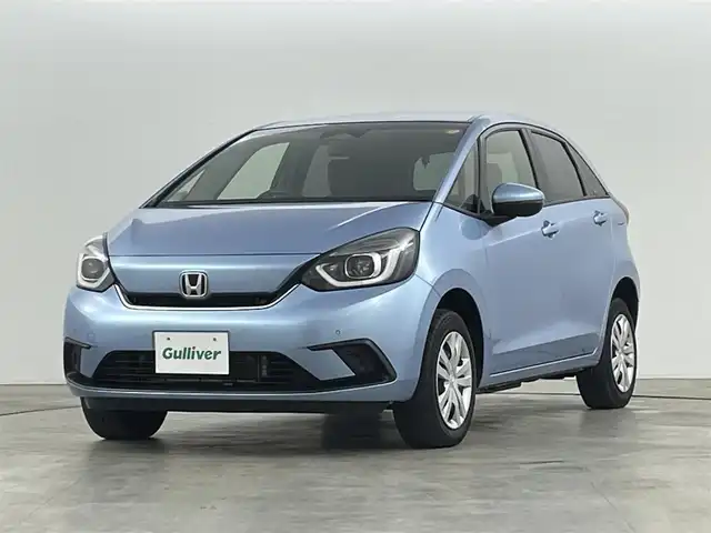 ホンダ フィット e:HEVホーム 福島県 2021(令3)年 5.9万km ライトブルー ホンダセンシング/・衝突軽減ブレーキ/・誤発進抑制機能/・後方誤発進抑制機能/・近距離衝突軽減ブレーキ/・路外逸脱抑制機能/・渋滞追従機能付アダプティブ・クルーズ・コントロール/・車線維持支援システム/・先行車発進お知らせ機能/・標識認識機能/コンフォートビューパッケージ/・親水/ヒーテッドドアミラー/・熱線入りフロントウインドウ/・PTCヒーター /純正ナビゲーション/・型式：VXM-205VFEi/・【TV/Bluetooth/CD/DVD/AM・FM/・バックカメラ/・ETC/前後ドライブレコーダー/プッシュスタート/・スマートキー/・電子パーキング/・オートホールド/革巻きステアリング/・ステアリングスイッチ/LEDヘッドライト/・オートライト/・オートハイビーム/・ヘッドライトリベライザー/純正フロアマット/電動格納ウィンカーミラー/ドアバイザー