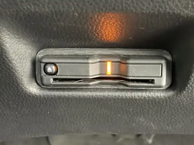 ホンダ フィット e:HEVホーム 福島県 2021(令3)年 5.9万km ライトブルー ホンダセンシング/・衝突軽減ブレーキ/・誤発進抑制機能/・後方誤発進抑制機能/・近距離衝突軽減ブレーキ/・路外逸脱抑制機能/・渋滞追従機能付アダプティブ・クルーズ・コントロール/・車線維持支援システム/・先行車発進お知らせ機能/・標識認識機能/コンフォートビューパッケージ/・親水/ヒーテッドドアミラー/・熱線入りフロントウインドウ/・PTCヒーター /純正ナビゲーション/・型式：VXM-205VFEi/・【TV/Bluetooth/CD/DVD/AM・FM/・バックカメラ/・ETC/前後ドライブレコーダー/プッシュスタート/・スマートキー/・電子パーキング/・オートホールド/革巻きステアリング/・ステアリングスイッチ/LEDヘッドライト/・オートライト/・オートハイビーム/・ヘッドライトリベライザー/純正フロアマット/電動格納ウィンカーミラー/ドアバイザー